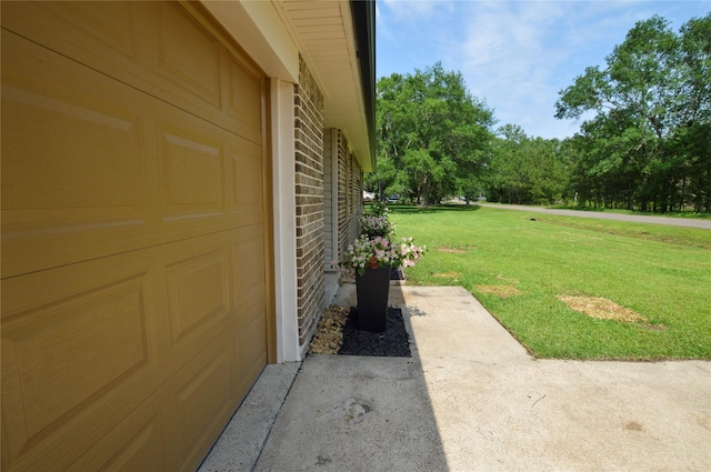 154 Wood Manor Ln, Sour Lake, TX 77659 - view of grassy yard