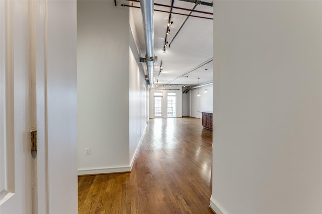 1616 Fountain View Dr Unit 202, Houston, TX 77057 - hallway with wood finished floors and rail lighting