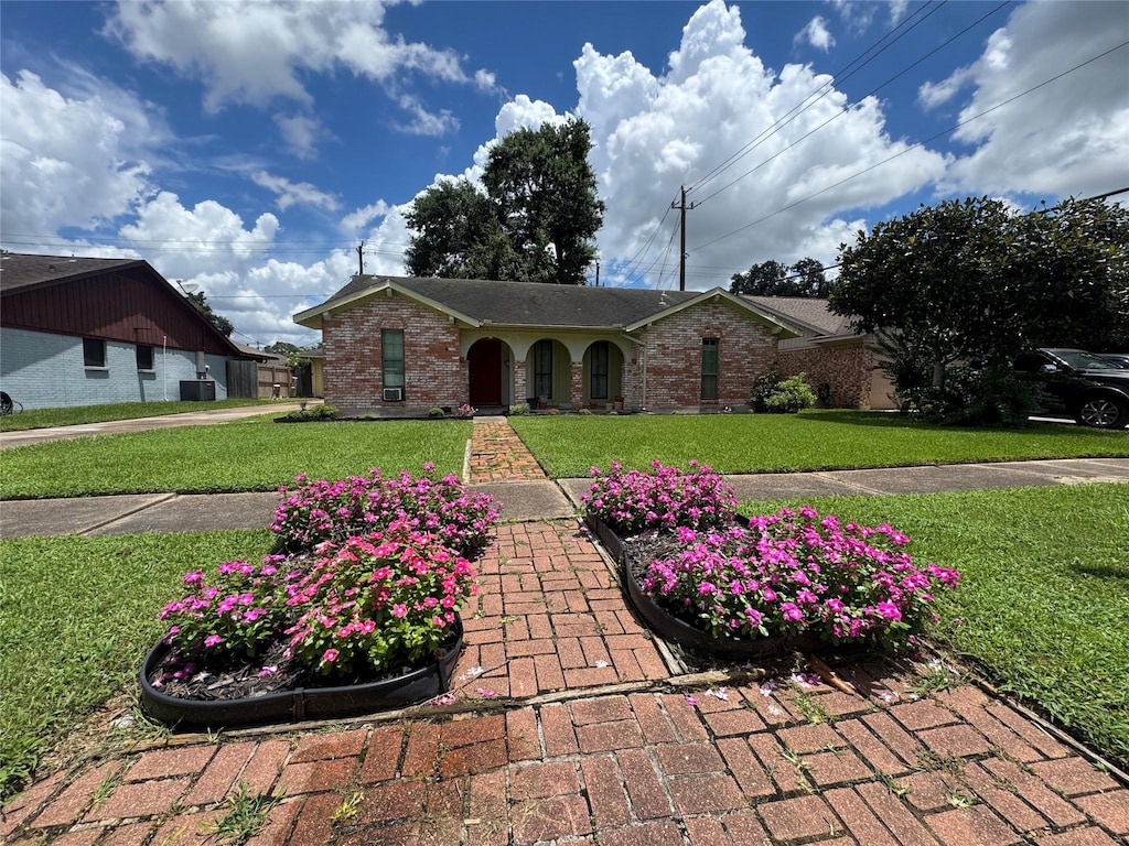 8235 Gulfwood Ln, Houston, TX 77075 - photo 1
