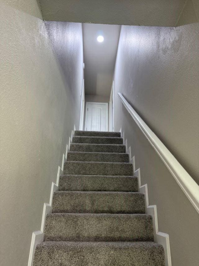 403 3rd St, Nederland, TX 77627 - view of staircase