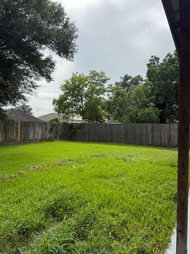 403 3rd St, Nederland, TX 77627 - view of fenced backyard