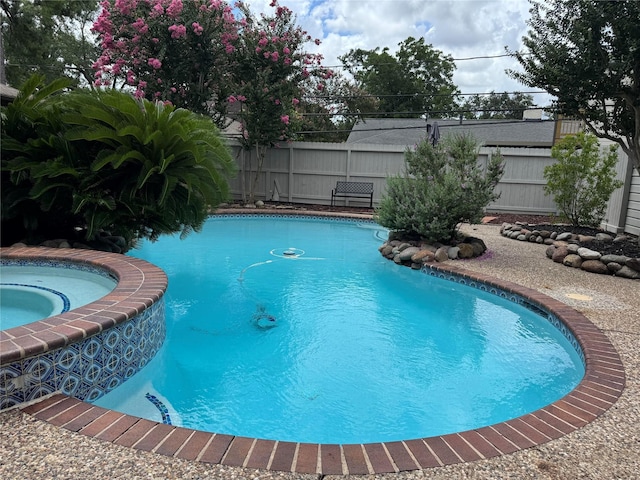 1109 Cheshire Ln, Houston, TX 77018 - view of pool with a pool with connected hot tub