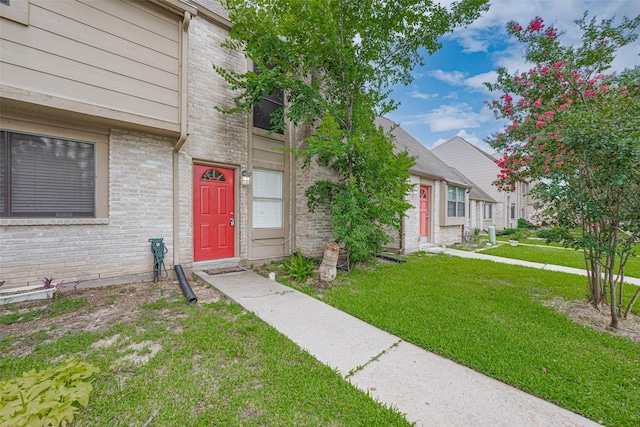 6452 Kentwick Dr, Houston, TX 77084 - multi unit property with a front lawn and brick siding