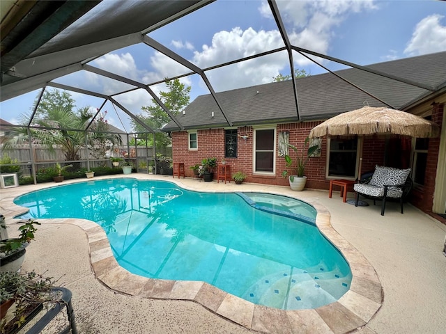 51 S Trillium Ct, Lake Jackson, TX 77566 - view of swimming pool featuring a patio area, a fenced backyard, a pool with connected hot tub, and a lanai