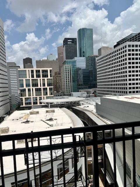 1211 Caroline St Unit 1007, Houston, TX 77002 - balcony with a view of skyline