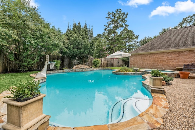9727 Godstone Ln, Spring, TX 77379 - view of swimming pool featuring a fenced backyard and a pool with connected hot tub