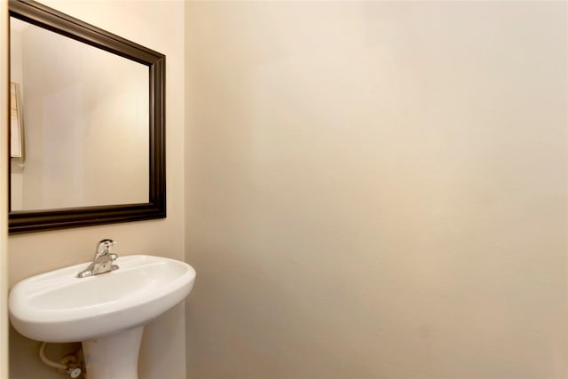 216 Willow Pointe Dr, League City, TX 77573 - bathroom with a sink