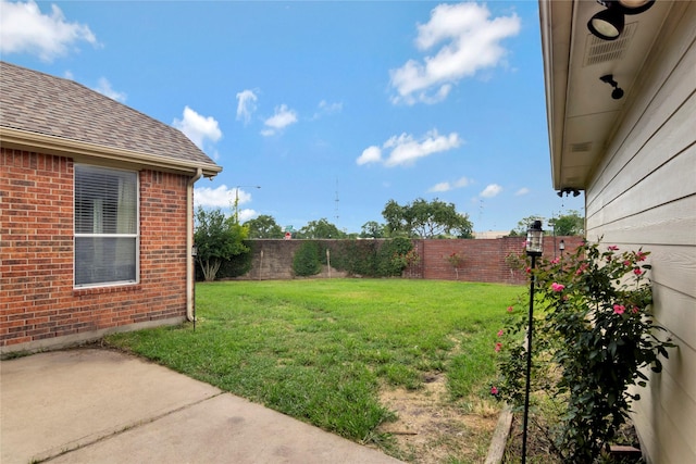 216 Willow Pointe Dr, League City, TX 77573 - fenced backyard with a patio area