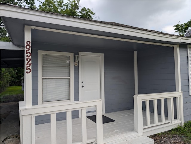 8525 Spaulding St, Houston, TX 77016 - doorway to property with a porch