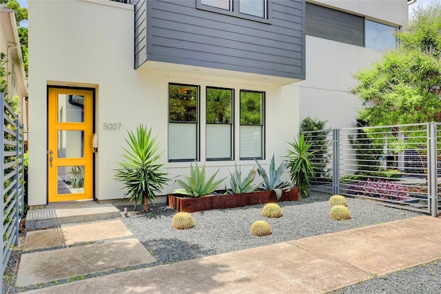 5007 Dickson St, Houston, TX 77007 - entrance to property featuring stucco siding