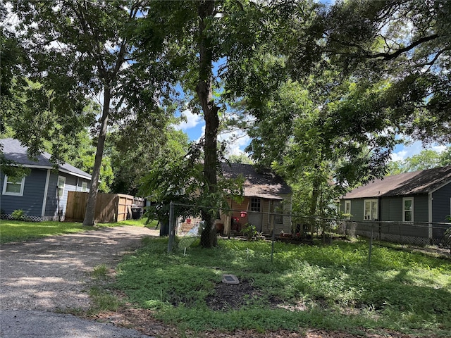 208 W Jordan St, Alvin, TX 77511 - photo 2