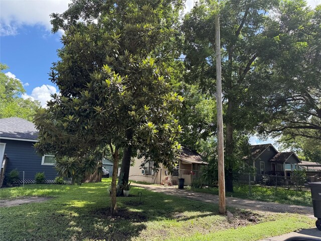 208 W Jordan St, Alvin, TX 77511 - photo 3