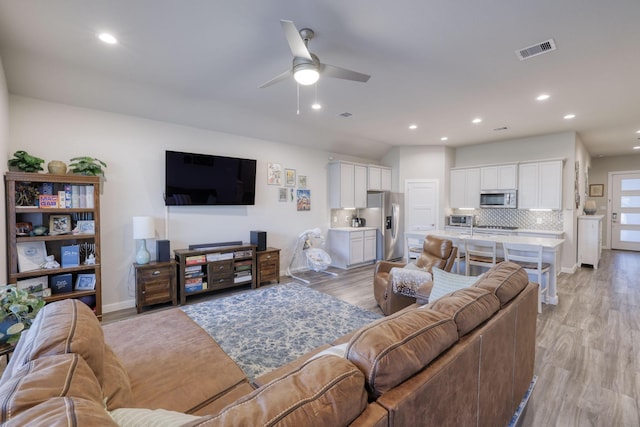 10026 Angelina Woods Ln, Conroe, TX 77384 - living room featuring a ceiling fan, light wood finished floors, and recessed lighting
