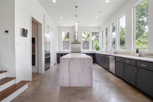 543 Threlkeld St, Houston, TX 77007 - kitchen featuring healthy amount of natural light, finished concrete flooring, appliances with stainless steel finishes, recessed lighting, and a kitchen island