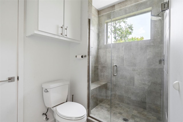 543 Threlkeld St, Houston, TX 77007 - bathroom featuring toilet and a shower stall