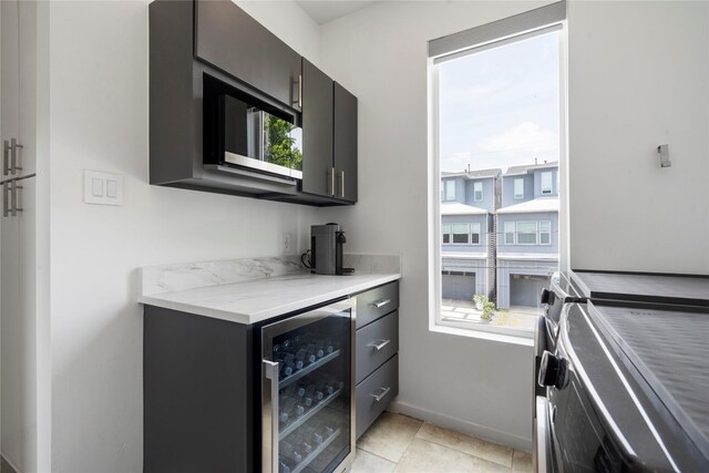 543 Threlkeld St, Houston, TX 77007 - indoor dry bar featuring wine cooler