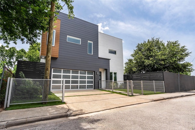 543 Threlkeld St, Houston, TX 77007 - contemporary home with an attached garage and driveway