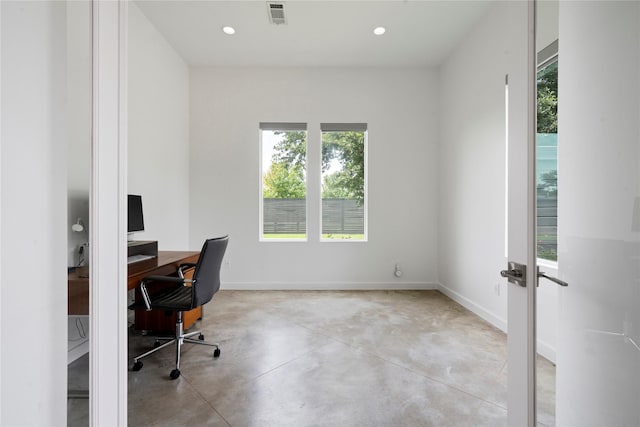 543 Threlkeld St, Houston, TX 77007 - office featuring finished concrete flooring and recessed lighting