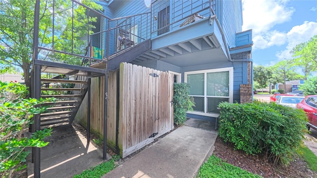 10001 Westpark Dr Unit 29, Houston, TX 77042 - view of side of home with a balcony