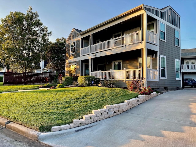 3359 Ozark St, Houston, TX 77021 - view of front of home featuring a balcony and a front lawn