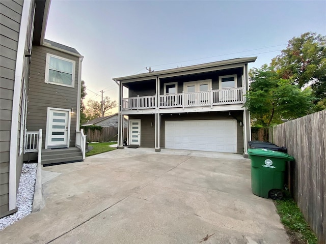 3359 Ozark St, Houston, TX 77021 - view of front of house featuring a balcony