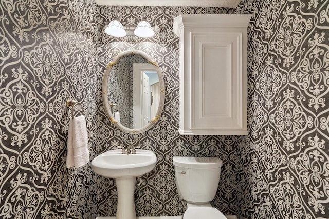 15410 Stable Star Cir, Cypress, TX 77429 - bathroom with wallpapered walls