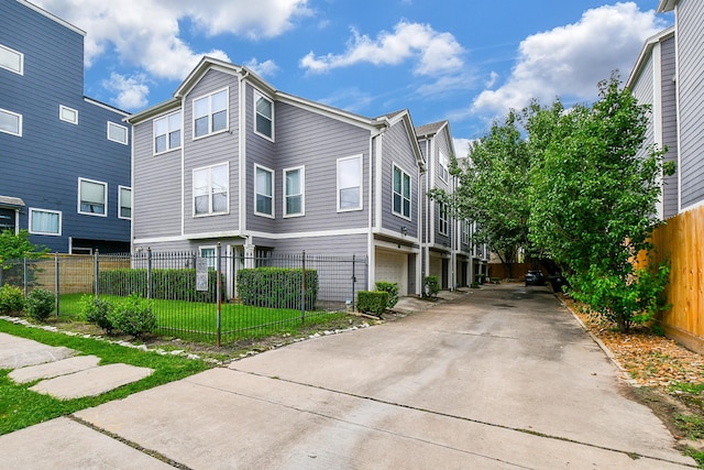 2424 Charleston St Unit D, Houston, TX 77021 - view of front of house featuring concrete driveway and a fenced front yard