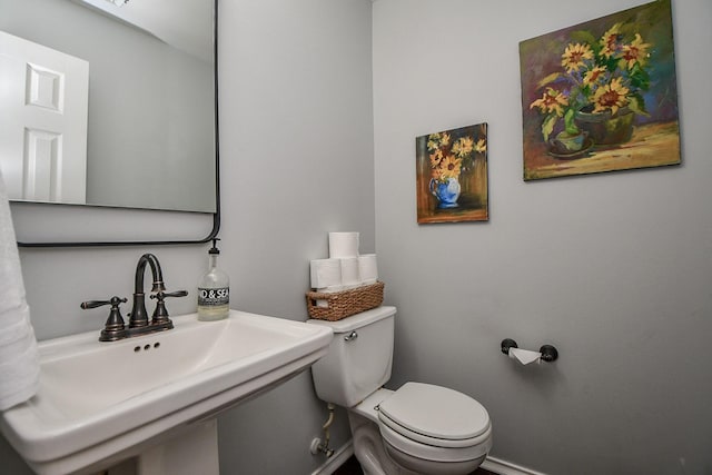 2424 Charleston St Unit D, Houston, TX 77021 - bathroom with toilet and a sink