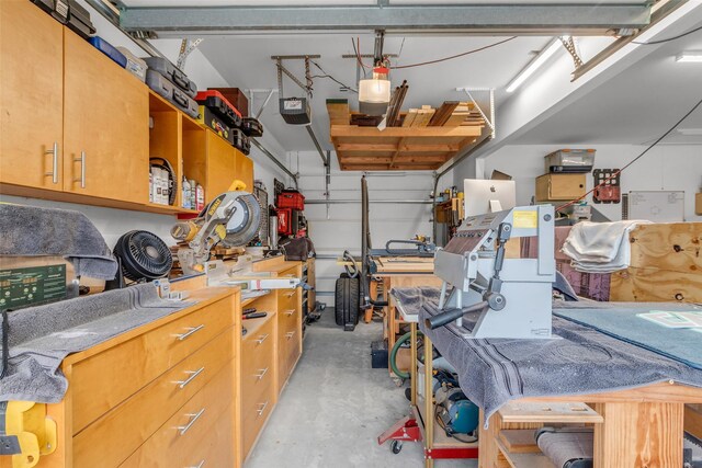 6423 Hunters Creek Ln, Baytown, TX 77521 - view of garage