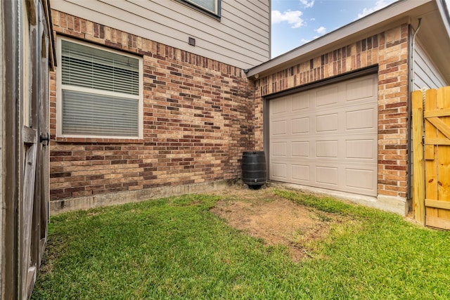 6423 Hunters Creek Ln, Baytown, TX 77521 - view of garage