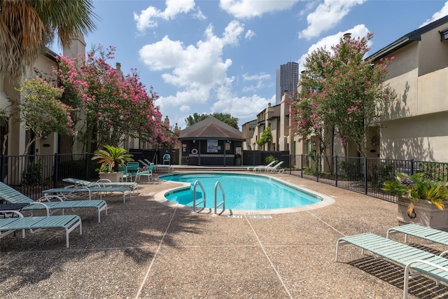 1112 Bering Dr Unit 47, Houston, TX 77057 - community pool with a patio