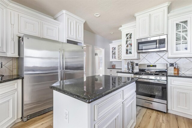 1018 N Commons View Dr, Houston, TX 77336 - kitchen with stainless steel appliances, decorative backsplash, white cabinetry, light wood-style flooring, and recessed lighting