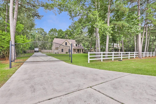 1018 N Commons View Dr, Houston, TX 77336 - gate with view of wooded area