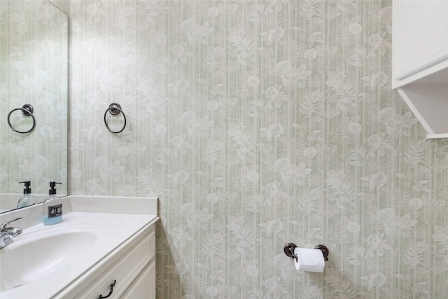 1018 N Commons View Dr, Houston, TX 77336 - bathroom with vanity and wallpapered walls