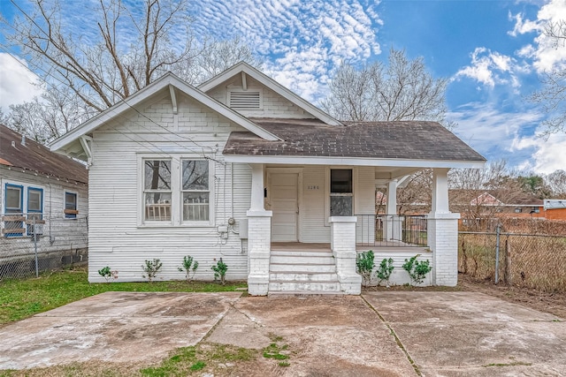 3280 Berry St, Houston, TX 77004 - view of front facade with covered porch and roof with shingles