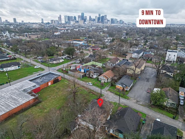 3280 Berry St, Houston, TX 77004 - aerial view of property and surrounding area featuring city skyline