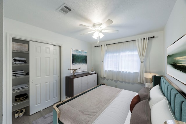 8526 Greenleaf Lake Dr, Houston, TX 77095 - bedroom featuring wood finished floors, a closet, a ceiling fan, and a textured ceiling