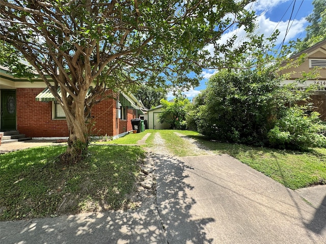 2616 Beauchamp St, Houston, TX 77009 - view of green lawn featuring entry steps and driveway