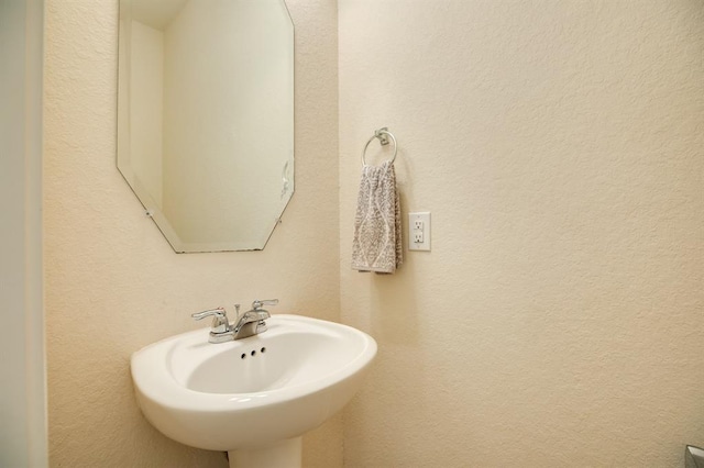 511 Moore St, Richwood, TX 77531 - bathroom with a sink and a textured wall