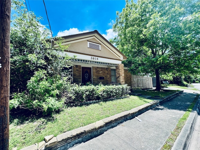 2614 Beauchamp St, Houston, TX 77009 - view of front of home with brick siding and stucco siding