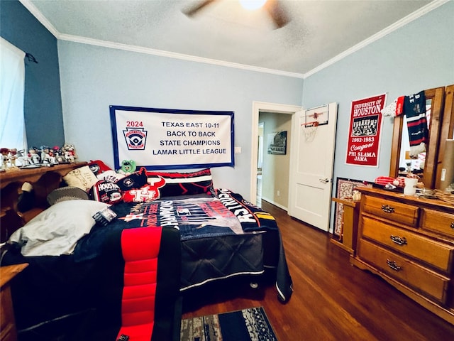 2614 Beauchamp St, Houston, TX 77009 - bedroom featuring ornamental molding, wood finished floors, a textured ceiling, and a ceiling fan
