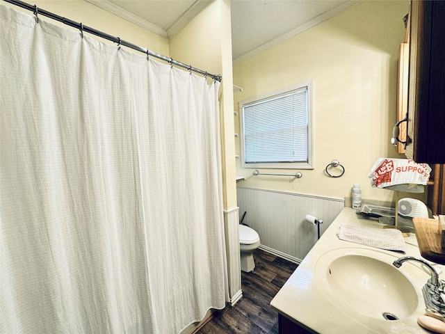 2614 Beauchamp St, Houston, TX 77009 - bathroom featuring crown molding, wood finished floors, wainscoting, double vanity, and a shower with shower curtain