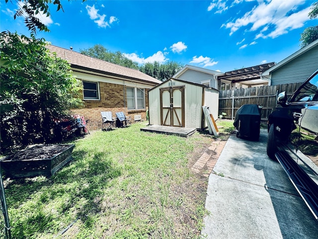 2614 Beauchamp St, Houston, TX 77009 - view of yard featuring a storage shed