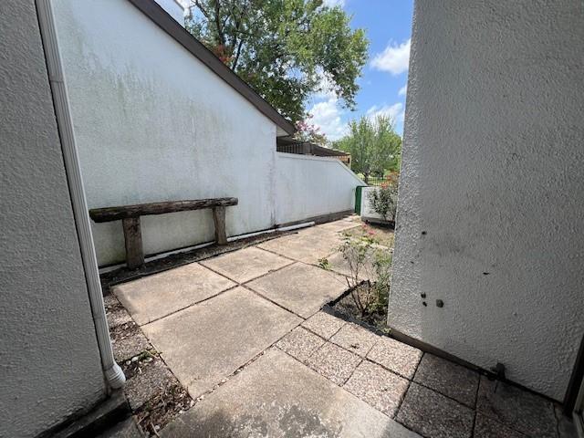 7655 S Braeswood Blvd Unit 8, Houston, TX 77071 - view of patio