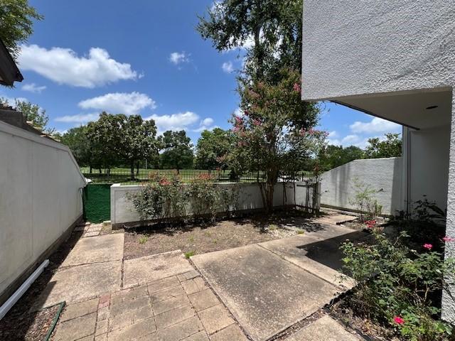 7655 S Braeswood Blvd Unit 8, Houston, TX 77071 - fenced backyard featuring a patio area