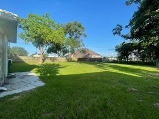 1114 E Pecan St, Angleton, TX 77515 - view of green lawn