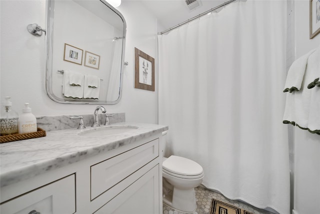 604 E 10th 1/2 St, Houston, TX 77008 - full bathroom with vanity and curtained shower