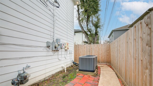 4400 Edith St, Bellaire, TX 77401 - view of side of home with a cooling unit