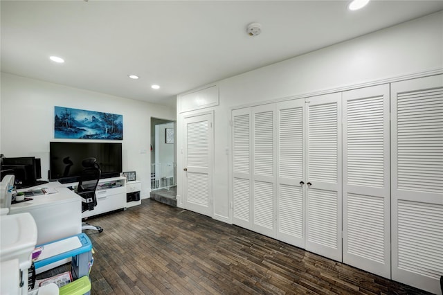 1522 Glen Oaks St, Houston, TX 77008 - office area featuring dark wood-style flooring and recessed lighting