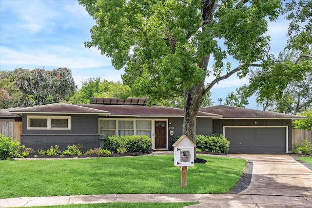 1522 Glen Oaks St, Houston, TX 77008 - single story home featuring a garage, a front yard, driveway, and brick siding